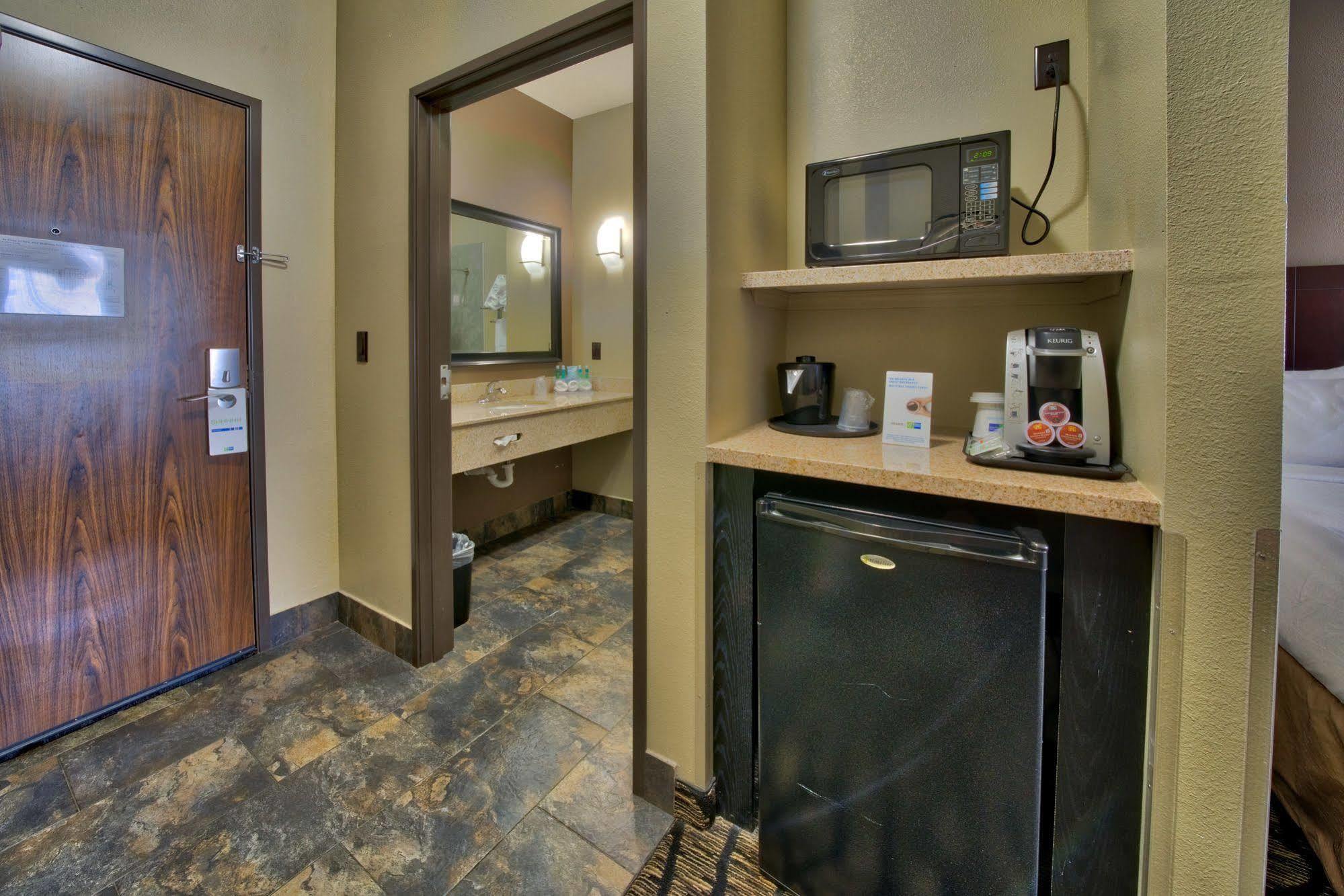 Holiday Inn Express And Suites Lubbock South By Ihg מראה חיצוני תמונה